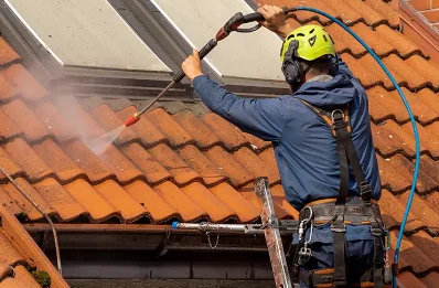 Démoussage et hydrofuge de toiture à Sergy